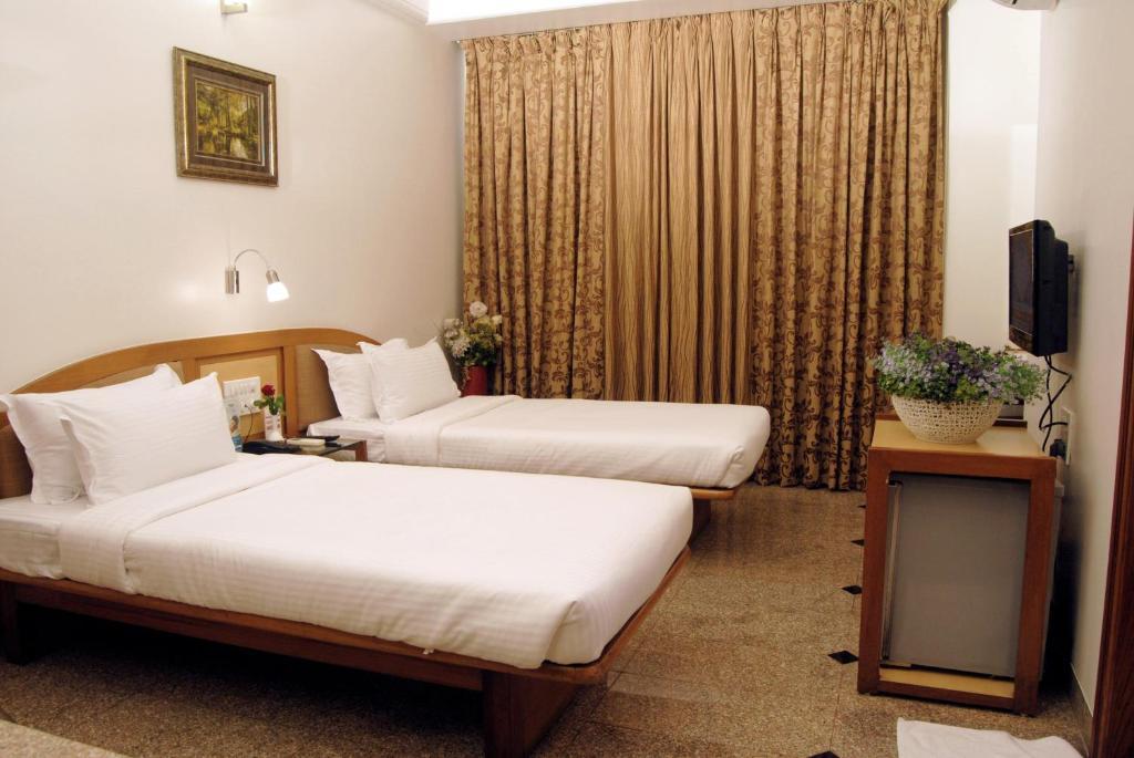 The Ambience Hotel Pune Værelse billede